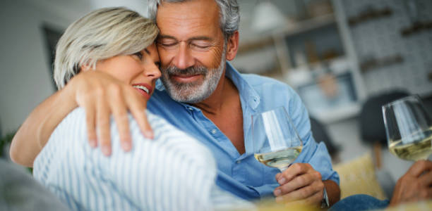 NOUS DEUX Love Agencyement de vie important chez les séniors et c’est aussi l’occasion de découvrir une nouvelle liberté. Cependant, certains obstacles peuvent nous freiner et nous empêcher de faire le premier pas vers ce nouveau bonheur. NOUS DEUX Love Agency